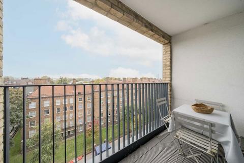 2 bedroom flat for sale, Atkins Square, London E8