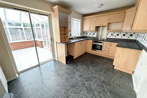 3 bedroom semi-detached house to rent, Langsett Road, Wolverhampton WV10