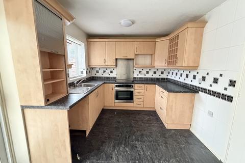 3 bedroom semi-detached house to rent, Langsett Road, Wolverhampton WV10