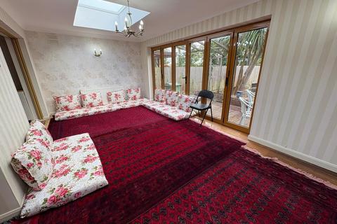 6 bedroom detached house to rent, St. Marys Avenue South, Southall