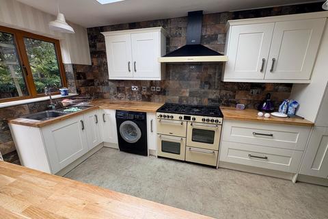 6 bedroom detached house to rent, St. Marys Avenue South, Southall