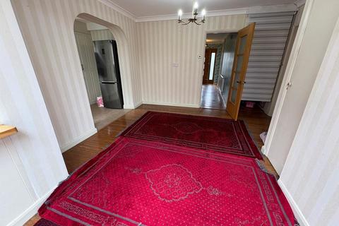 6 bedroom detached house to rent, St. Marys Avenue South, Southall