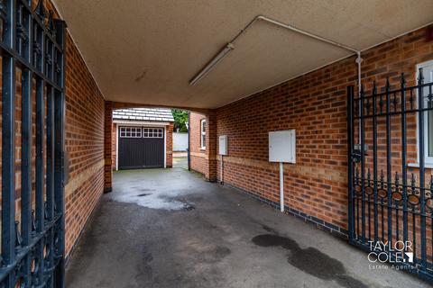 undefined, Field Close, Kettlebrook