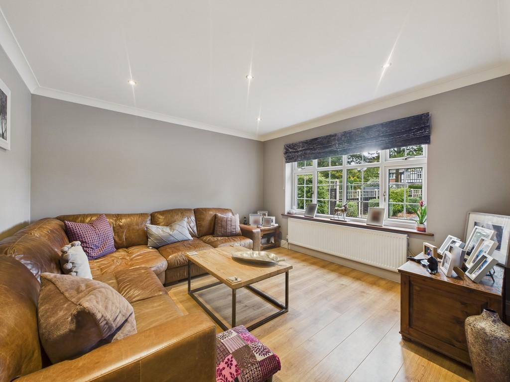 Cam04092 g0 pr0099 still016