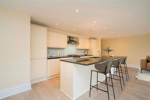 2 bedroom flat for sale, Millers Way, London W6