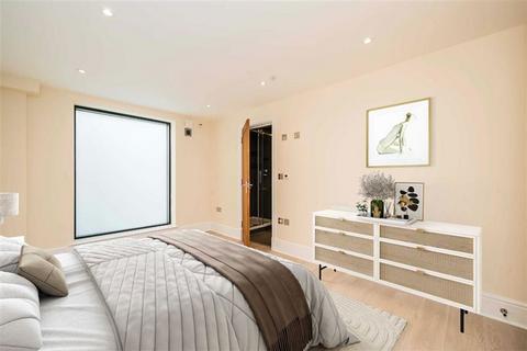 2 bedroom flat for sale, Millers Way, London W6