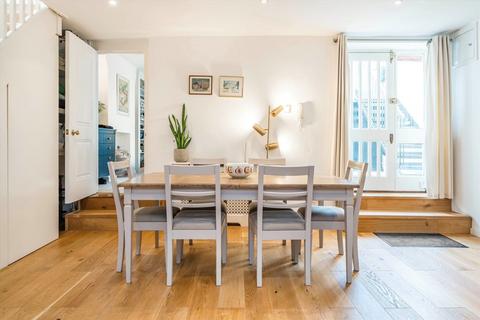 2 bedroom flat for sale, Orbain Road, London SW6
