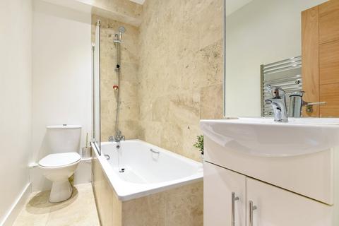 2 bedroom flat for sale, Lavender Hill, London, SW11