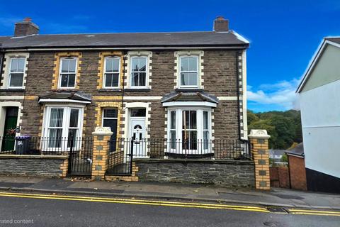 3 bedroom end of terrace house for sale, Cwmavon Road, Pontypool NP4