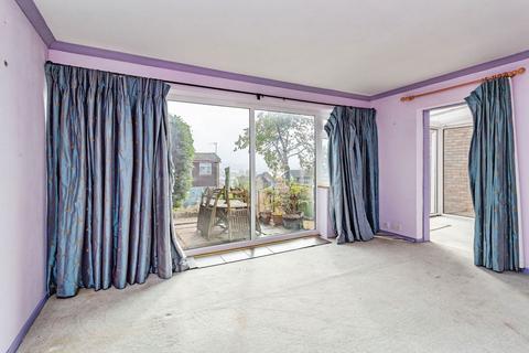 7 Howard Close, Leek, ST13 8JW