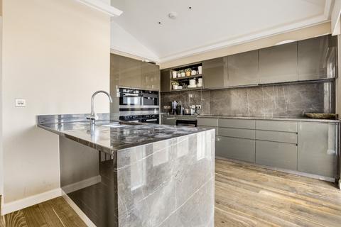 4 bedroom flat for sale, Carnwath Road, London