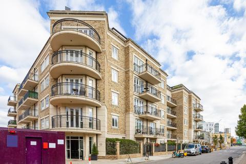 4 bedroom flat for sale, Carnwath Road, London