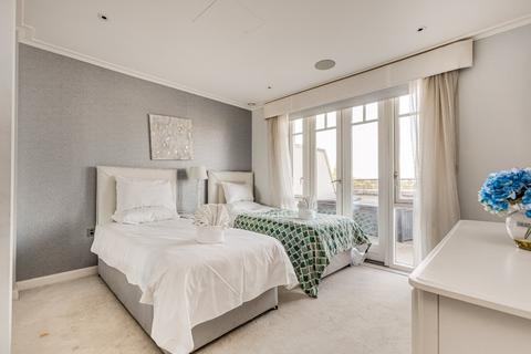 4 bedroom flat for sale, Carnwath Road, London