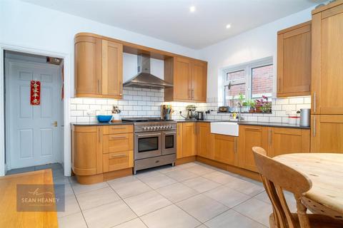 3 bedroom end of terrace house for sale, Bells Hill, Barnet EN5