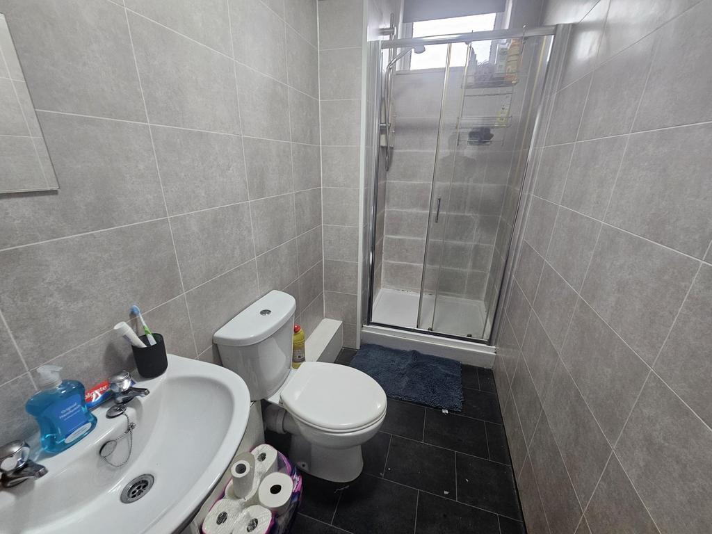 A clean and well-maintained bathroom featuring ...