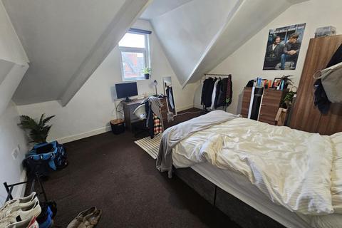7 bedroom house to rent, Chestnut Avenue, Leeds LS6