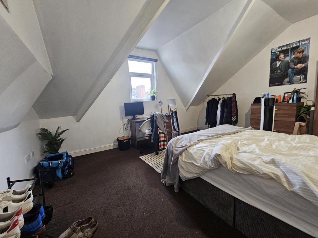 A cozy double bedroom with a comfortable bed, n...