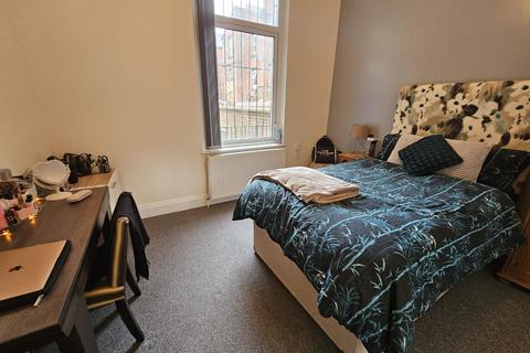 4 bedroom house to rent, Regent Park Avenue, Leeds LS6
