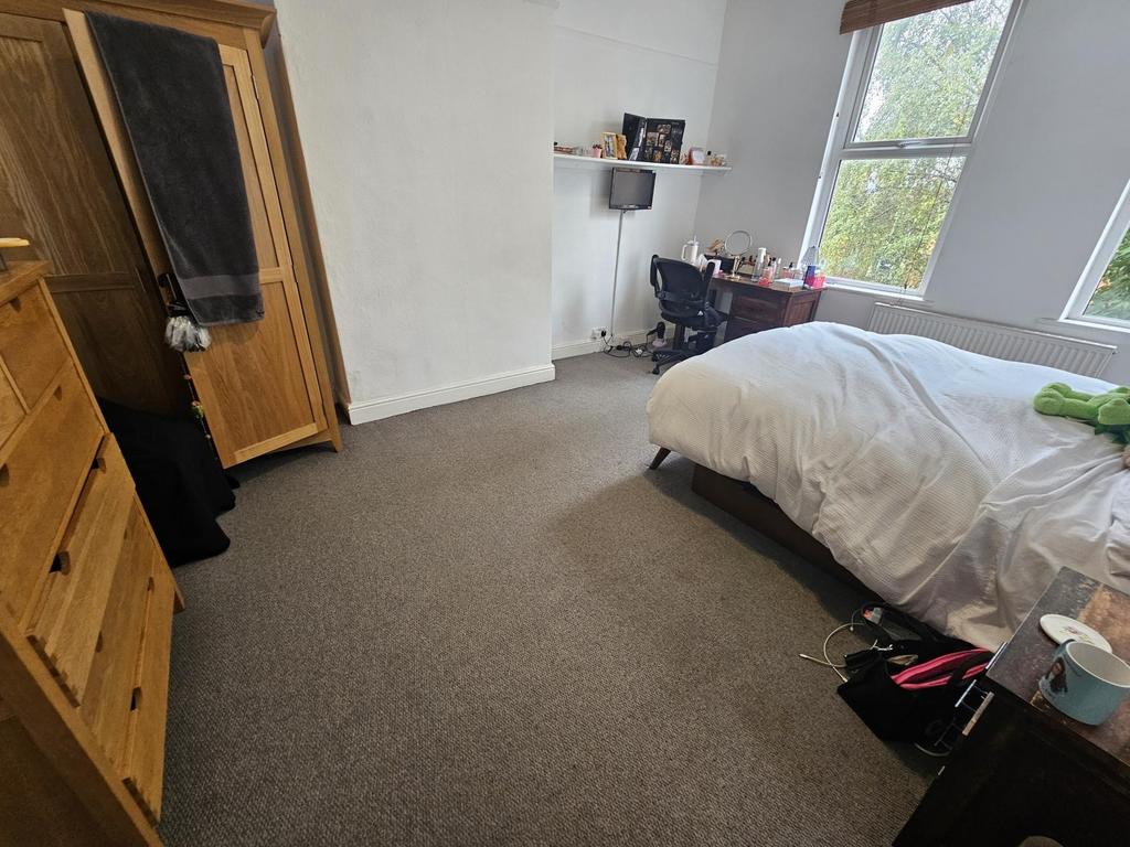 A cozy bedroom with a double bed, natural light...