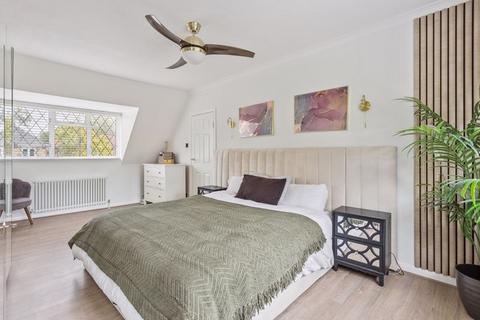 undefined, Detached House High Beeches, Gerrards Cross Available 3rd March £3795pcm