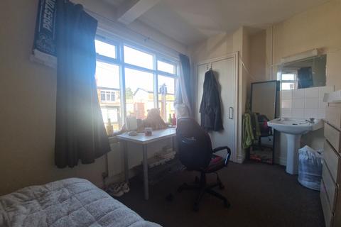 Manor 39 Drive, Leeds LS6