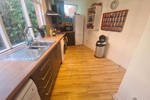 5 bedroom house to rent, Manor 39 Drive, Leeds LS6