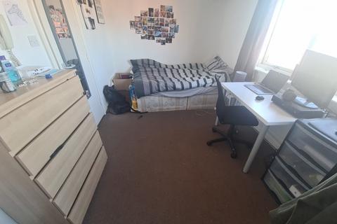 5 bedroom house to rent, Manor 39 Drive, Leeds LS6