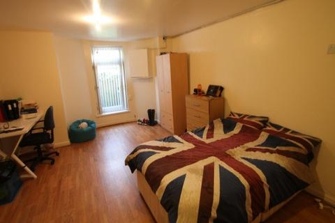 9 bedroom house to rent, Bainbrigge Road, Leeds LS6