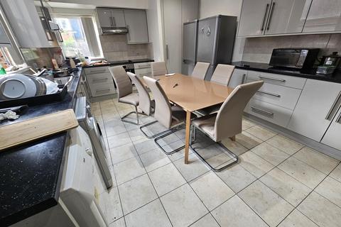 9 bedroom house to rent, Bainbrigge Road, Leeds LS6