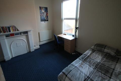 9 bedroom house to rent, Bainbrigge Road, Leeds LS6