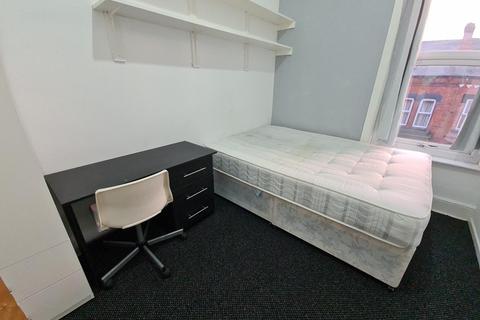 6 bedroom house to rent, Regent Park Terrace, Leeds LS6