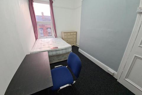 6 bedroom house to rent, Regent Park Terrace, Leeds LS6