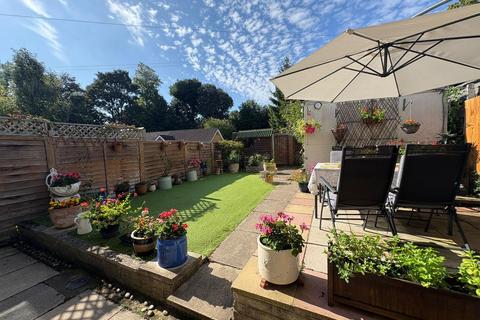 3 bedroom semi-detached house for sale, Shendish Edge, Hemel Hempstead, HP3