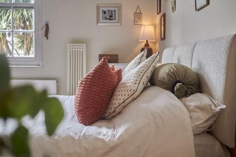 4 Northernhay Square, Exeter, EX4 3ES