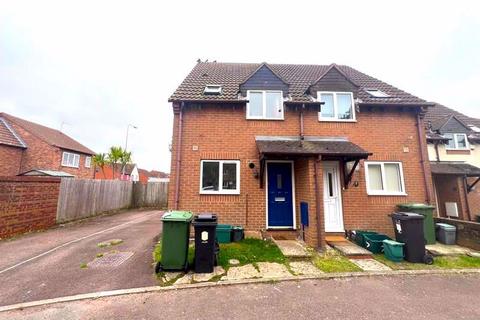 2 bedroom end of terrace house to rent, Teal Close, Bristol