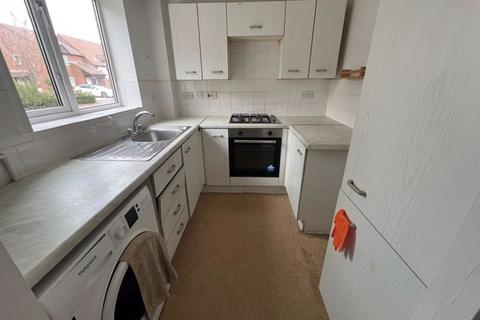 2 bedroom end of terrace house to rent, Teal Close, Bristol