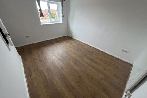 2 bedroom end of terrace house to rent, Teal Close, Bristol