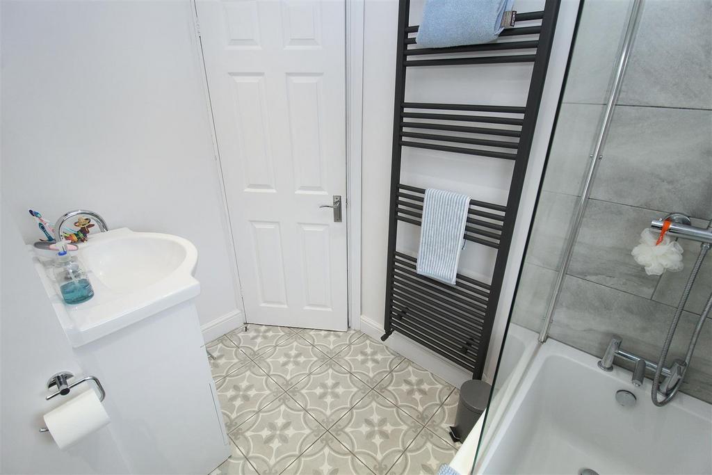 Bathroom1.JPG