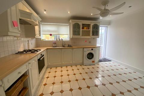 undefined, South Hornchurch RM13