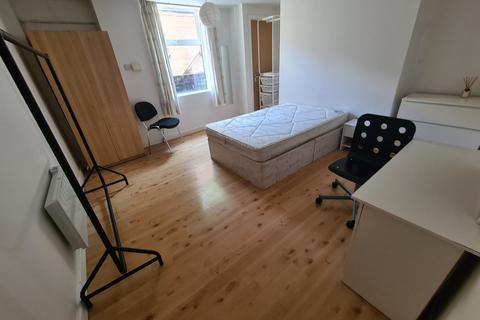 6 bedroom house to rent, Brudenell Road, Leeds LS6