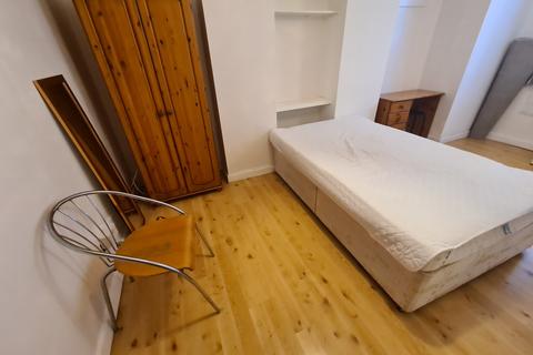 6 bedroom house to rent, Brudenell Road, Leeds LS6