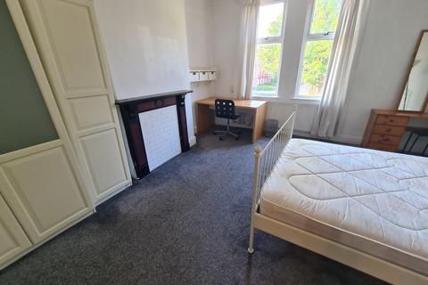 6 bedroom house to rent, Brudenell Road, Leeds LS6