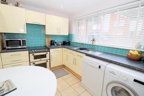 undefined, Horsham Close, Stopsley, Luton, Bedfordshire, LU2 8JH