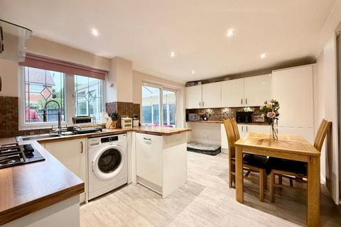 3 bedroom detached house for sale, Holford Way, Barton Hills, Luton, Bedfordshire, LU3 4EY