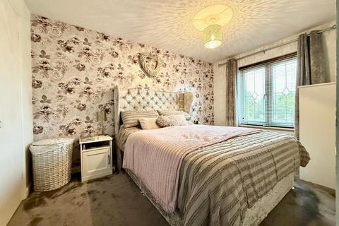 3 bedroom detached house for sale, Holford Way, Barton Hills, Luton, Bedfordshire, LU3 4EY
