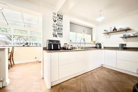undefined, Hillview Crescent, Warden Hills, Luton, Bedfordshire, LU2 7AA