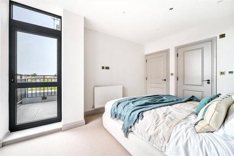 4 bedroom terraced house for sale, Lynwood Close, London
