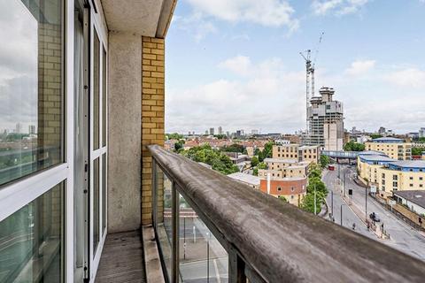 2 bedroom apartment to rent, 39 Westferry Circus, London E14