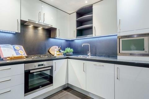 2 bedroom apartment to rent, 39 Westferry Circus, London E14