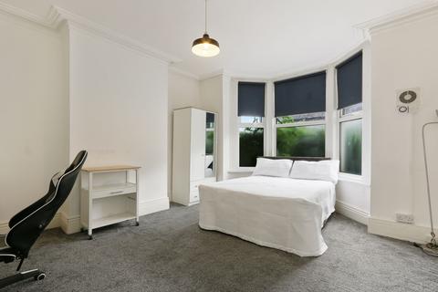 1 bedroom in a house share to rent, 32 Cowlishaw Road, Ecclesall